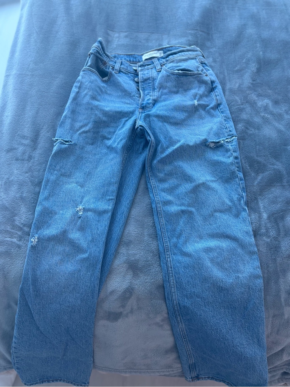 Abercrombie & Fitch Women's Straight Leg Jeans in Medium Blue